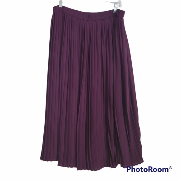 Eileen Fisher Burgundy Micropleated Skirt in 14 - Picture 2 of 4